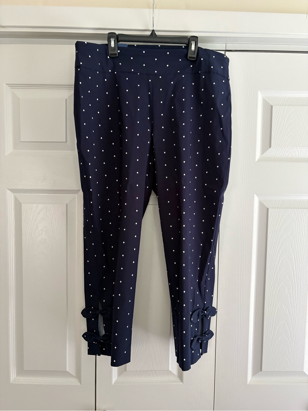 Crown & Ivy Navy And White Polka Dot Pull On Crop Pants. Size 16. NWT.